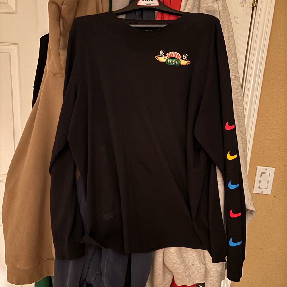 Nike Central Perk “Friends “ tee black XL